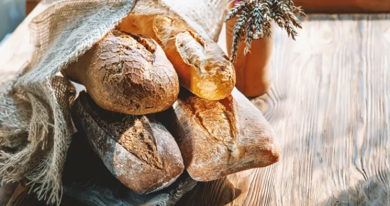 Ha így tárolod a kenyeret, kétszer olyan gyorsan megpenészedik: jobb, ha örökre elfelejted ezt a módszert