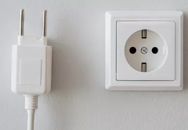 Ha ezt látod a konnektoron, ne dugj bele semmit: életveszélyes lehet