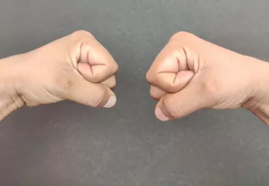 Ez történik a testeddel, ha naponta 5 percig ökölbe szorítod a kezed