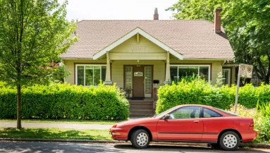 Ha így parkolsz a ház előtt, megbüntethetnek: sokan nem is tudnak róla