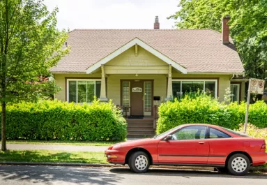 Ha így parkolsz a ház előtt, megbüntethetnek: sokan nem is tudnak róla
