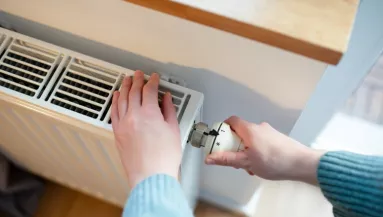 Soha ne zárd el teljesen a radiátort, még akkor sem, ha nagyon meleg van a lakásban: ez az oka