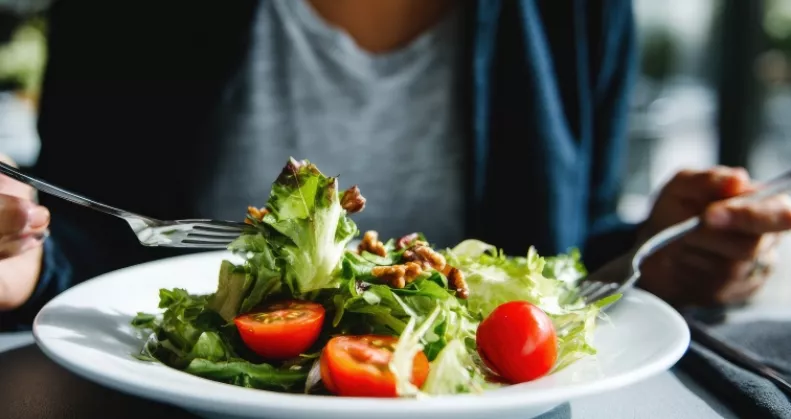 Nem a saláta a legjobb fogyókúrás étel: ez teszi igazán lapossá a hasad