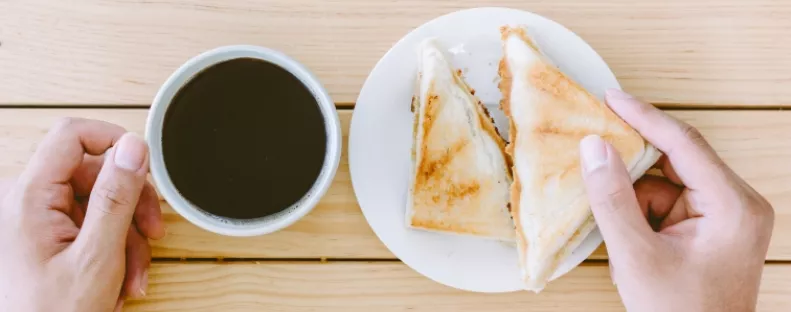 Figyelmeztetnek az orvosok: ez a reggeli szokás felgyorsítja a rákos sejtek növekedését 