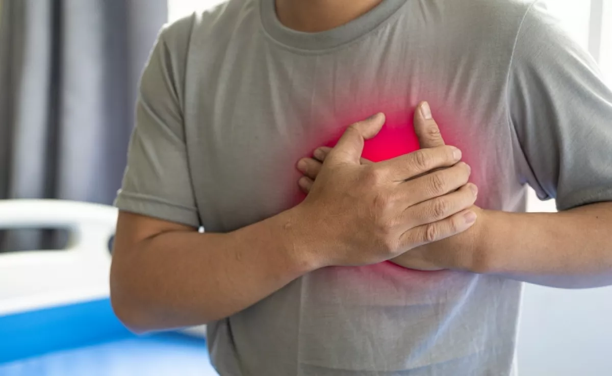 Ezt érezheted szívroham előtt: sokan összekeverik a gyomorégéssel