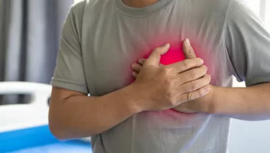 Ezt érezheted szívroham előtt: sokan összekeverik a gyomorégéssel