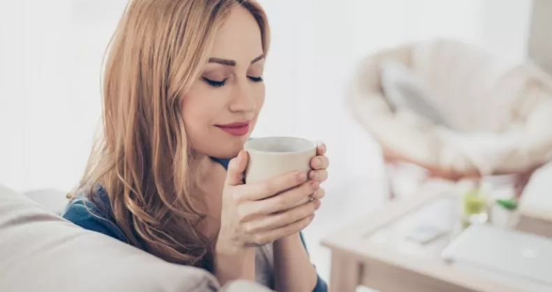 Tedd ezt a teádba, és azonnal csökkenni fog az édesség utáni vágy