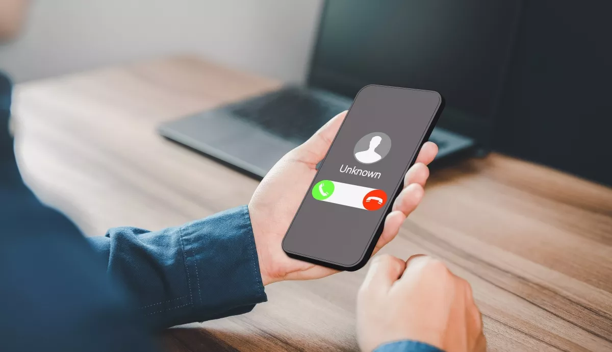 Új csalási módszer épít a hangodra: ha váratlanul ezt kérdezi egy idegen telefonon, azonnal nyomd ki az illetőt 