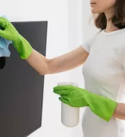 Soha ne tisztítsd ezzel a tévét vagy a monitort: maradandó foltot hagyhatsz rajta
