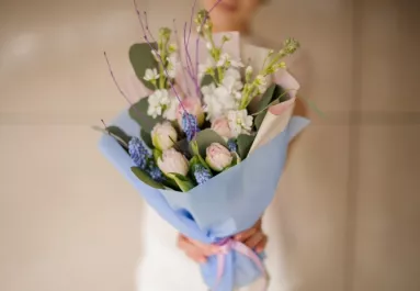 Hetekig pompázni fog az anyák napi vágott virág, ha ezt csempészed a vízbe