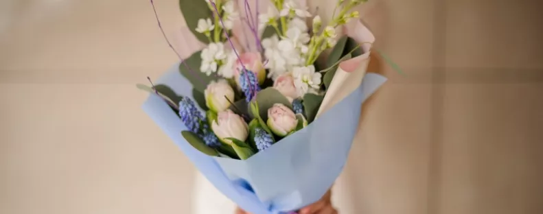 Hetekig pompázni fog az anyák napi vágott virág, ha ezt csempészed a vízbe