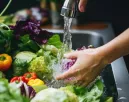 Rengetegen rosszul mossák meg ezt a zöldséget: súlyos szövődményeket is okozhat ez a hiba