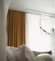 Szállodák féltve őrzött titka: nem a hipótól lesz vakítóan fehér a beszürkült függöny