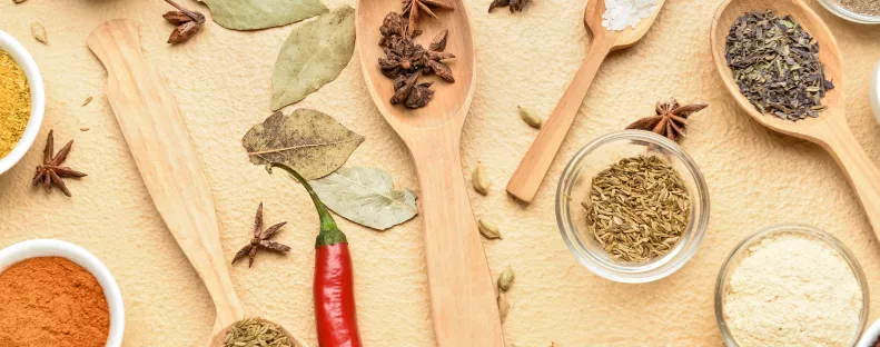 Ez a 2 fűszer hatalmas segítség: eltünteti a puffadást és a leheletet is frissíti