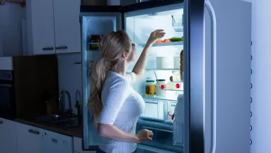 Ezt az egy dolgot állítsd át a hűtődön, és megszűnnek a baktériumok