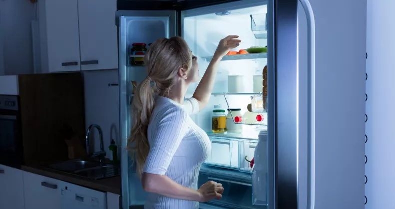 Ezt az egy dolgot állítsd át a hűtődön, és megszűnnek a baktériumok