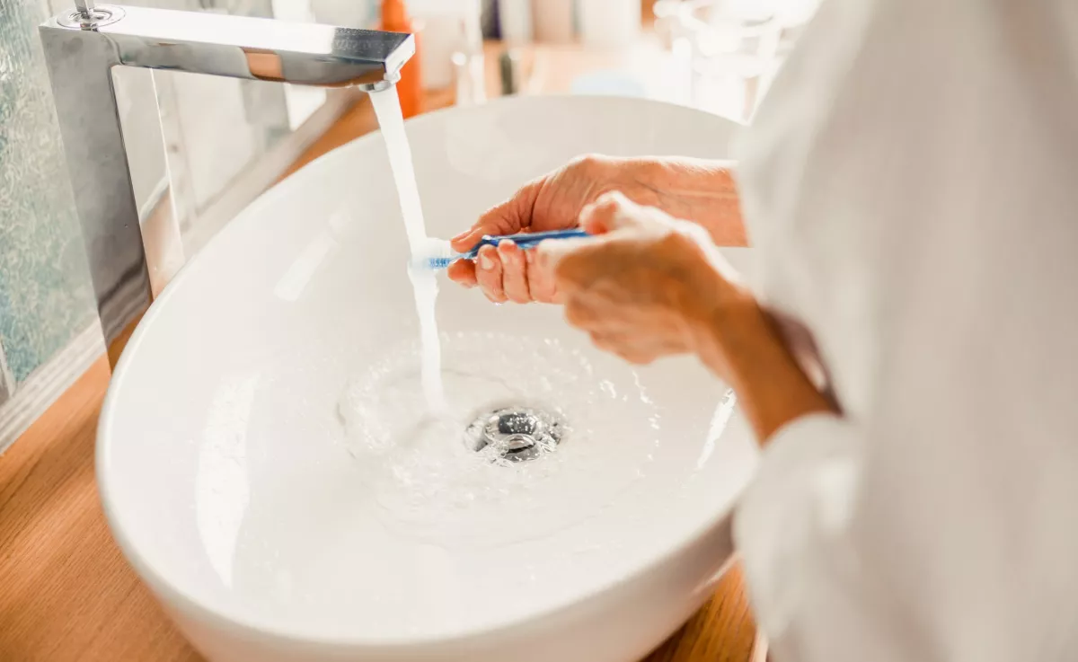 50 felett másképp kell fogat mosnod: így maradnak egészségesen a fogaid