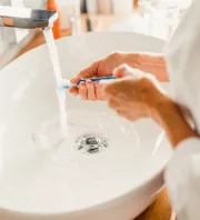 50 felett másképp kell fogat mosnod: így maradnak egészségesen a fogaid