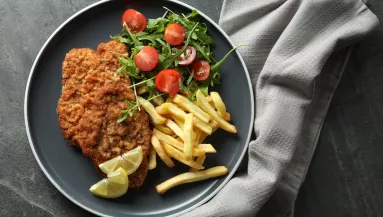 Így lesz tökéletes a rántott hús: az osztrákok titkos trükkje