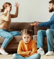 Aggódnak gyerekeikért a szülők: egyre többen küzdenek a FOBO-val