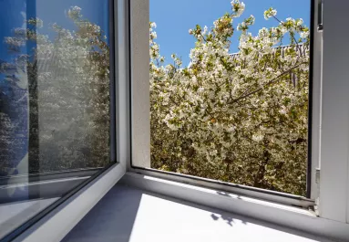 Pontosan ennyi percig kell szellőztetni, hogy teljesen kicserélődjön a lakás levegője