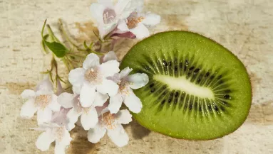 A kivit te is meghámozod? Lehet, hogy éppen a legegészségesebb részét dobod a kukába