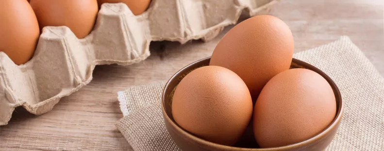 Te is így tartod a hűtőben a tojást? Ezért lehet nagy hiba, élelmiszerbiztonsági szakértők is óva intenek