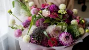 A virágkötők titka: ha így vágod le a szárat, akár két héttel tovább frissek maradnak a virágok