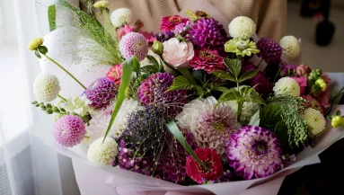 A virágkötők titka: ha így vágod le a szárat, akár két héttel tovább frissek maradnak a virágok