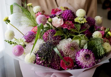 A virágkötők titka: ha így vágod le a szárat, akár két héttel tovább frissek maradnak a virágok