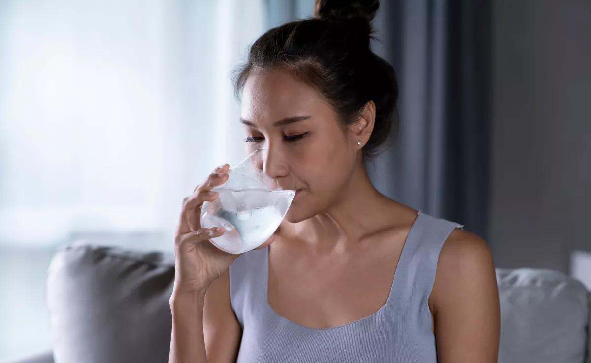 Vízivás evés közben rontja az emésztést? Sokan teljesen félreértik ezt