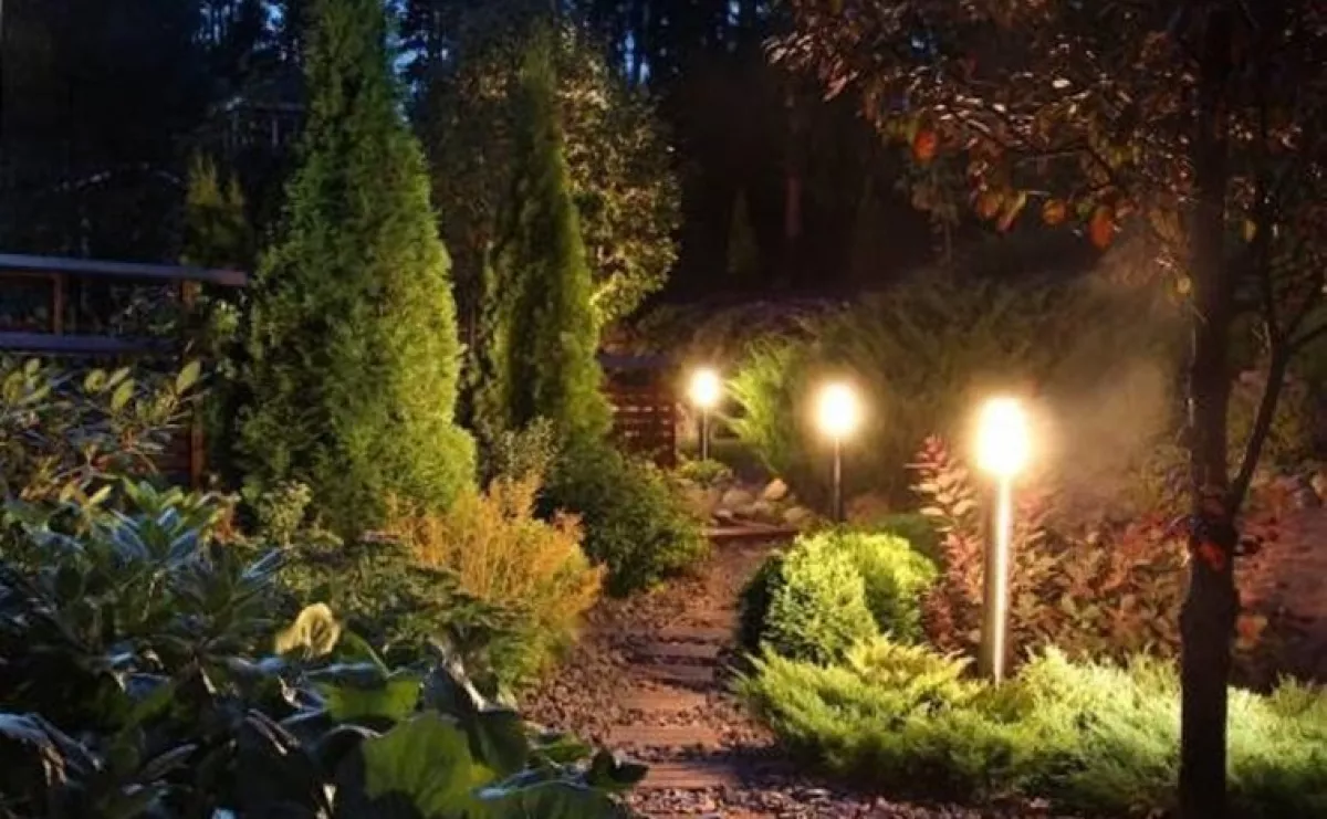 Energiahatékony világítás a nap erejével: LED napelemes lámpák