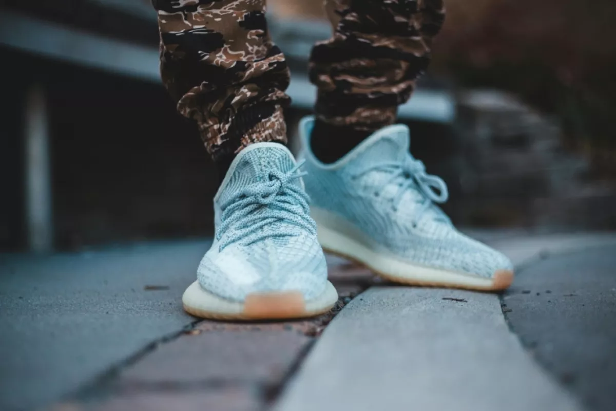 Sneaker divat kezdőknek: hogyan válassz hozzád való cipőt?