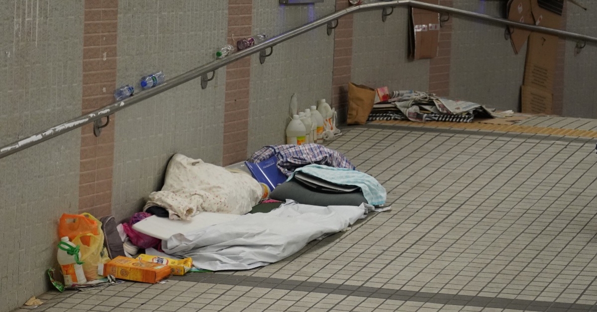 The man approached the tramp: what suddenly appeared from under his blanket was disgusting